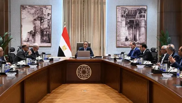 عقد الدكتور مصطفى مدبولي، رئيس مجلس الوزراء، اجتماعًا، مساء أمس بمقر الحكومة بالعاصمة الجديدة؛ لمتابعة مستهدفات برنامج إعادة هيكلة الشركات القابضة، في إطار جهود الدولة لتنظيم وإدارة الشركات المملوكة لها، وتعزيز كفاءة إدارة أصول الدولة وتعظيم العائد الاقتصادي منها.