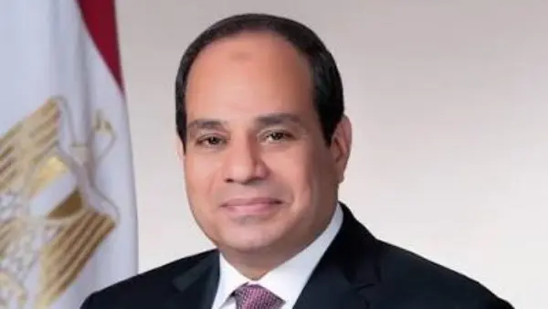 من جانبه، أعرب الرئيس محمود عباس عن سعادته بزيارة مصر ولقاء السيد الرئيس، مثمنًا الجهود الكبيرة التي تبذلها مصر في دعم القضية الفلسطينية وحماية حقوق الشعب الفلسطيني.  وأشار السفير محمد الشناوي، المتحدث الرسمي، إلى أن الرئيس شدد على موقف مصر الرافض لكافة أشكال التصعيد والانتهاكات الإسرائيلية ضد الشعب الفلسطيني، مؤكدًا مواصلة مصر جهودها، بالتنسيق مع الوسطاء، لتنفيذ اتفاق وقف الحرب في قطاع غزة الذي تم التوصل إليه خلال قمة شرم الشيخ للسلام في أكتوبر 2025، وضرورة التزام جميع الأطراف ببنود الاتفاق، بما يشمل وقف التصعيد، وضمان تدفق المساعدات الإنسانية، وتهيئة الأجواء لمرحلة التعافي المبكر وإعادة الإعمار.  وفي هذا السياق، جدد الرئيس موقف مصر الراسخ الرافض لتهجير الشعب الفلسطيني أو محاولة تصفية القضية الفلسطينية، مؤكدًا دعم مصر للسلطة الوطنية الفلسطينية ولجهود تحقيق التوافق بين مختلف القوى الفلسطينية، بما يعزز مصالح الشعب الشقيق.  وذكر المتحدث الرسمي أن الرئيس الفلسطيني أطلع الرئيس على آخر التطورات المرتبطة بالقضية الفلسطينية، بما في ذلك الأوضاع المأساوية في الضفة الغربية نتيجة سياسات الاحتلال الإسرائيلي، مؤكدًا تقديره للدور التاريخي والثابت الذي تضطلع به مصر في دعم القضية الفلسطينية وتحقيق التسوية الدائمة والعادلة لها.  كما أعرب عن تثمين الشعب الفلسطيني للجهود المصرية في هذا الإطار، مؤكدًا أهمية مواصلة التشاور بين البلدين بشأن الأوضاع في الأراضي الفلسطينية والتطورات الإقليمية، وهو ما رحّب به السيد الرئيس، حيث تم الاتفاق على تكثيف آليات التنسيق السياسي خلال المرحلة المقبلة على كافة المستويات.