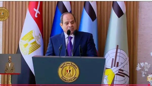 قال الرئيس عبد الفتاح السيسي، إن حديثه عن عدم التعرض للدستور وصونه كلام مؤكد، وأن الدستوري المصري لن يمس.  