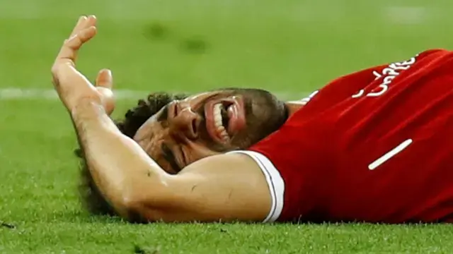 أول تعليق من سلوت على إصابة محمد صلاح في مباراة ليفربول وكريستال بالاس