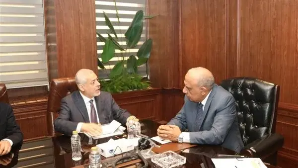 وزير الكهرباء يتابع مشروعات الطاقة المتجددة ويوجه بسرعة الانتهاء من محطات التخزين