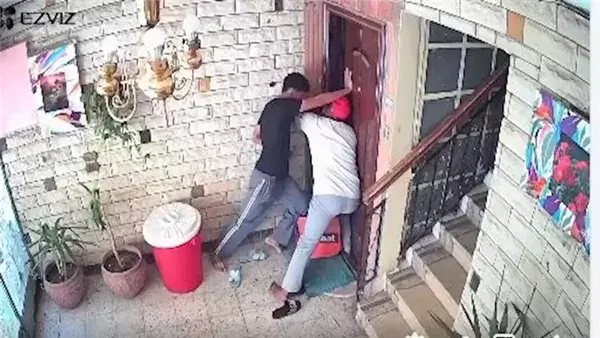 ضبط شخصين حاولا دخول شقة سيدات كينيات بالبساتين بعد انتحال صفة مندوبي توصيل