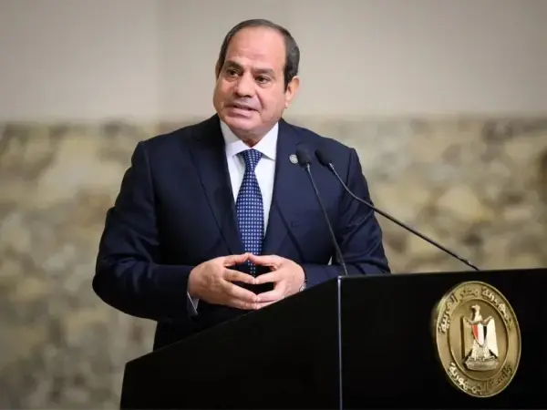 السيسي يوجه بتطوير المطارات وإنشاء مبنى ركاب جديد بمطار القاهرة