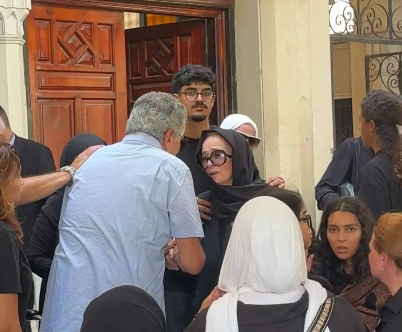 بعد رحيل زوجها وابنتها.. حفيدة نجلاء فتحي آخر سند لها