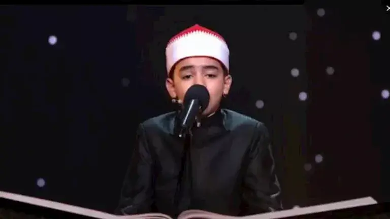 محمد القلاجي يُبهر الحضور بأنشودة دينية أمام الرئيس السيسي في احتفال أئمة الأوقاف