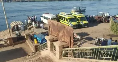 مأساة في سوهاج.. مصرع سيدة وطفلين بعد سقوط سيارة من عبارة نيلية بالمراغة