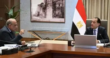 رئيس الوزراء يتابع خطة "تأمين الصيف".. ووزير الكهرباء: إضافة 2500 ميجاوات طاقة متجددة هذا العام