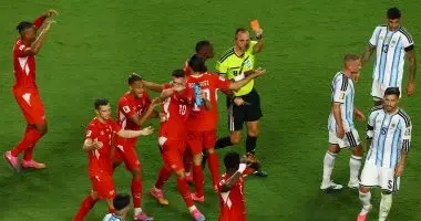 غضب سويسري من التحكيم بعد الخروج أمام الأرجنتين.. اتهامات بمجاملة حامل اللقب تتجدد في مونديال 2026