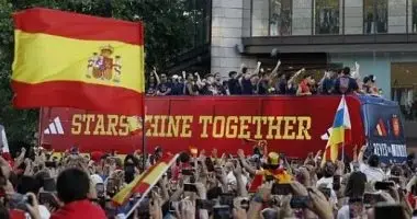 احتفالات تاريخية في مدريد.. جماهير إسبانيا تستقبل أبطال العالم بعد التتويج بالمونديال