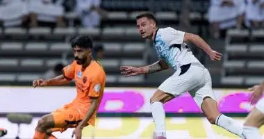 الهلال يضرب الفيحاء بثلاثية ويواصل صدارة الدوري السعودي