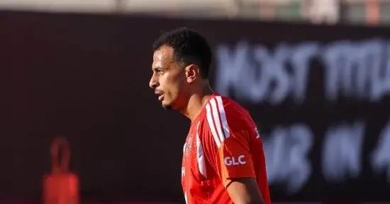 عمر الساعي يقترب من قيادة وسط الأهلي أمام الزمالك في قمة الدوري