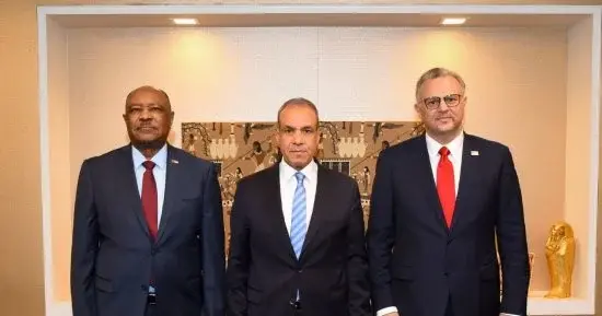 مصر والسودان وأمريكا تبحث تطورات الأزمة السودانية وتدعو لتسوية سياسية