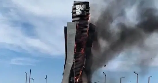 حريق بميدان الساعة جنوب بورسعيد.. تصاعد كثيف للأدخنة والحماية المدنية تتدخل
