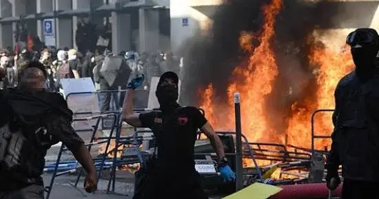 اعتقال 2397 شخصًا وإصابة مئات من أفراد الشرطة خلال احتجاجات فرنسا