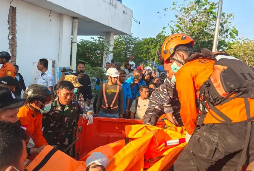زلزال إندونيسيا.. 20 قتيلًا وتحذير تسونامي يهز جزيرة فلوريس - 222817