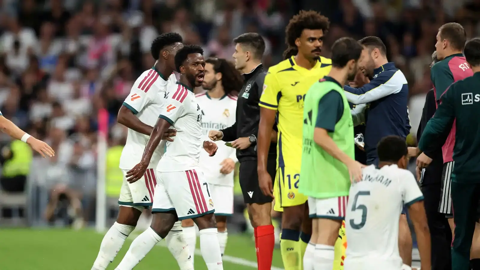 فينيسيوس مهدد بالغياب عن كلاسيكو برشلونة بسبب تقرير حكم مباراة فياريال