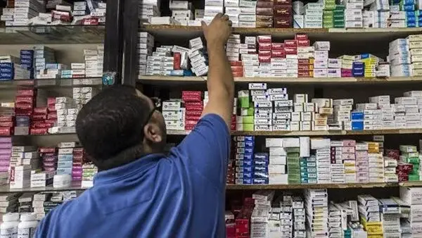 رئيس شعبة الأدوية يكشف موعد تحريك الأسعار.. والدولار العامل الأبرز في المعادلة