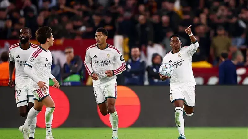 ريال مدريد يقلب الطاولة على روما برباعية مثيرة في دوري أبطال أوروبا