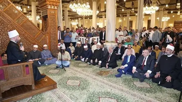 وزير الأوقاف يفتتح مسجد الإمام الحسين بعد الانتهاء من أعمال التطوير وتجديد الفرش