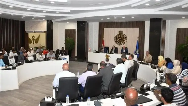 محافظ أسوان يفتح ملف التعديات ويُحيل مسؤولي الأملاك والهندسة للتحقيق