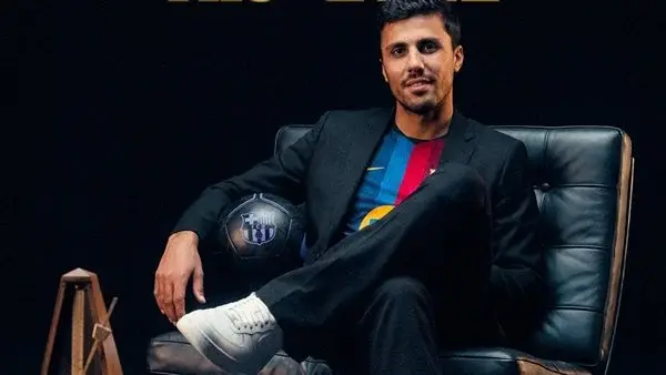 برشلونة يضم رودري رسميًا حتى 2030.. تفاصيل الصفقة ومسيرة نجم الوسط الإسباني