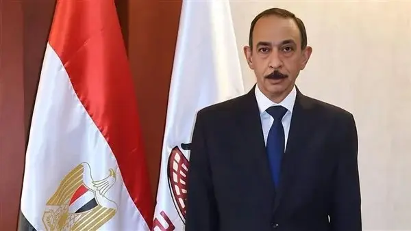 محافظ سوهاج يوجه بحظر استخدام الألقاب العلمية دون مستندات رسمية ويشدد على الانضباط الإداري
