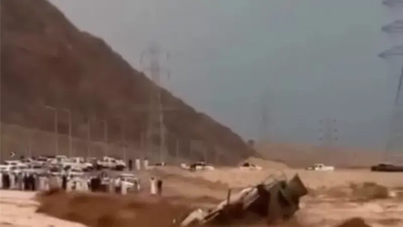جرف سيارة داخل مجرى السيل بوادي وتير في جنوب سيناء.. إصابة شخص واستمرار البحث عن مفقودين
