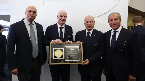 إنفانتينو يقدم تذكار كأس العالم لأبو ريدة يحمل اسم الرئيس السيسي خلال فعاليات مونديال 2026