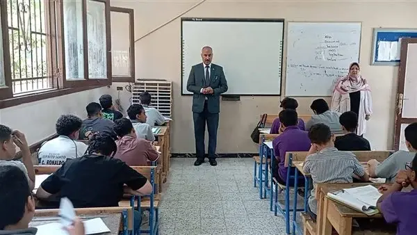 بعد الجدل على السوشيال ميديا.. وكيل تعليم بني سويف يكشف حقيقة واقعة “هات تليفونك” داخل لجنة امتحانات
