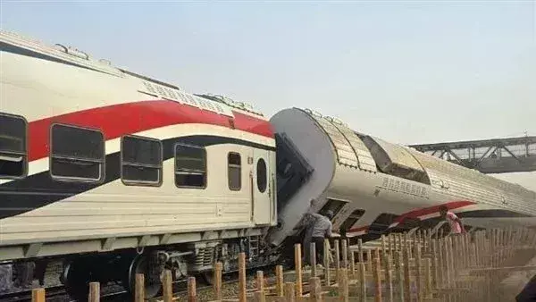 آخر تطورات حادث قطار السويس بمنطقة الشلوفة