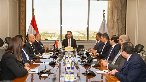 وزير التموين يناقش تطوير “كارت الخدمات الحكومية الموحد” لتعزيز التحول الرقمي وتكامل قواعد البيانات