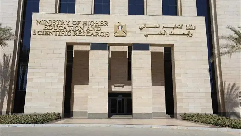 التعليم العالي تحسم الجدل بشأن قبول طلاب أدبي بكليات الطب وتكشف أعداد الطلاب الأجانب بالجامعات