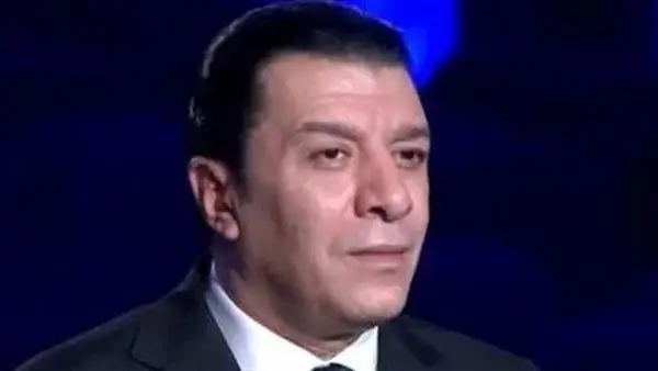 إصابة مفاجئة لمصطفى كامل في الساحل الشمالي بعد سقوطه على صخرة