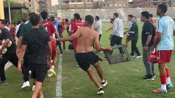 مشاجرة عقب مباراة طنطا والنصر.. اشتباكات بالأيدي واستخدام غطاء بلاعة