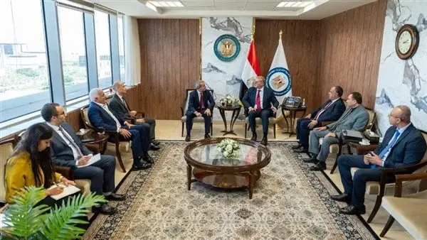 وزير البترول يبحث مع إيني تسريع تنمية الاكتشافات الجديدة وزيادة إنتاج الغاز في مصر