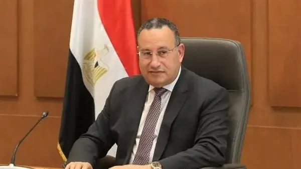 وزير التعليم العالي يحسم الجدل بشأن قبول طلاب الطب بمجموع 50%