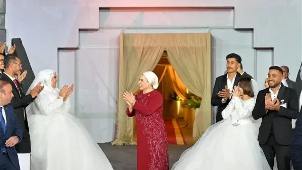 السيدة انتصار السيسي تشارك في احتفالية «فرحة مصر» وتشهد زفاف 1000 عريس وعروس