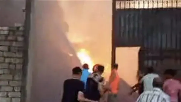 حريق هائل بمصنع مواد قابلة للاشتعال غرب الإسكندرية.. والحماية المدنية تمنع امتداد النيران