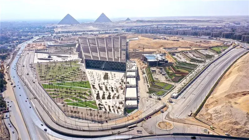 المتحف المصري الكبير يجذب 5.3 مليون زائر خلال عام.. واستقبال 60 رئيس دولة وملكًا وحاكمًا