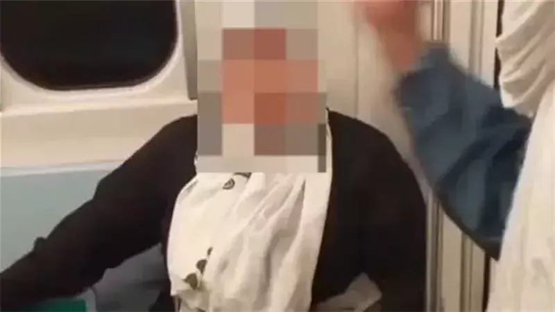 القبض على المتهمة بالاعتداء على طالبة داخل المترو بعد خلاف على مقعد الجلوس