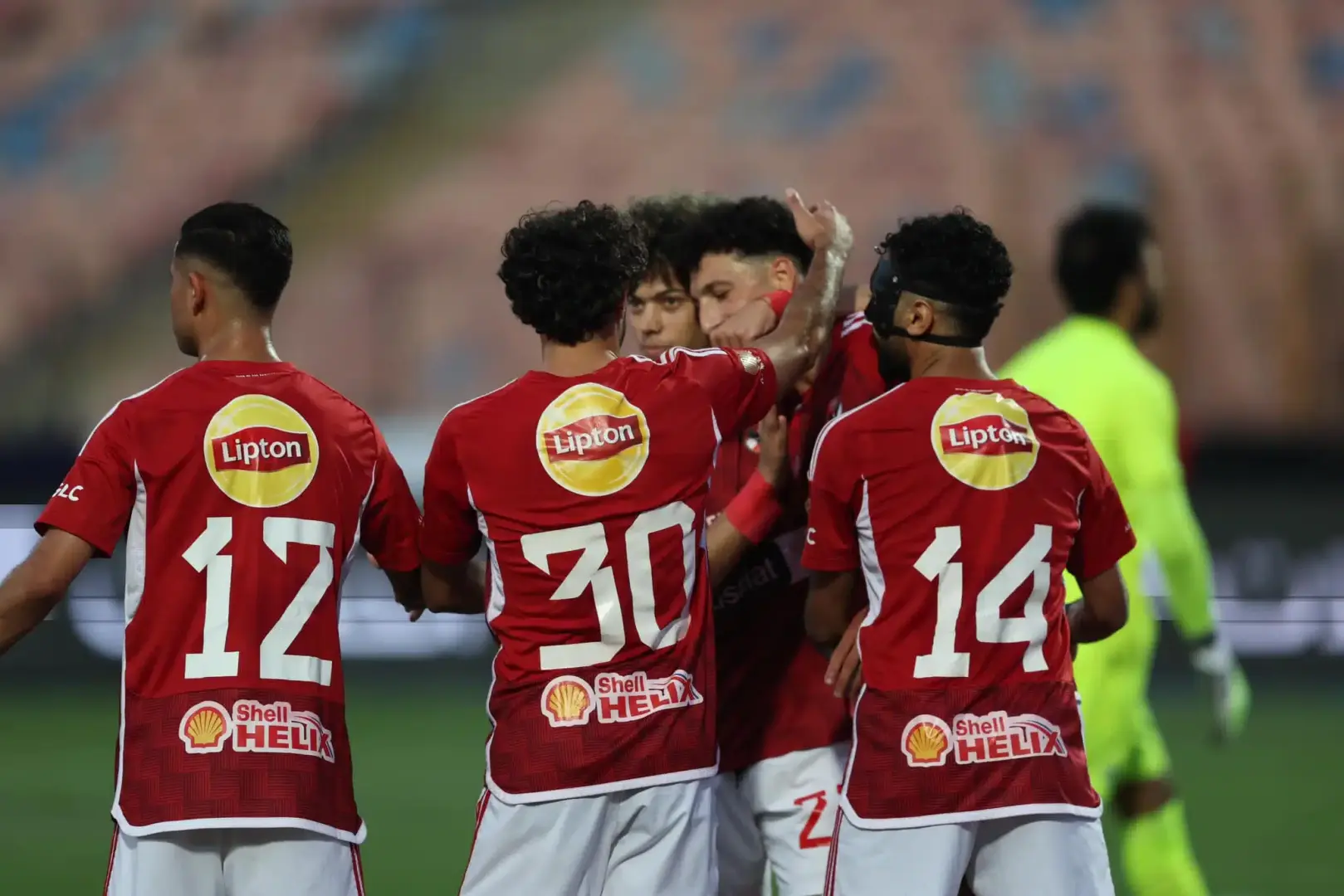 مهاجم الأهلي المعار يطالب بتحديد مصيره