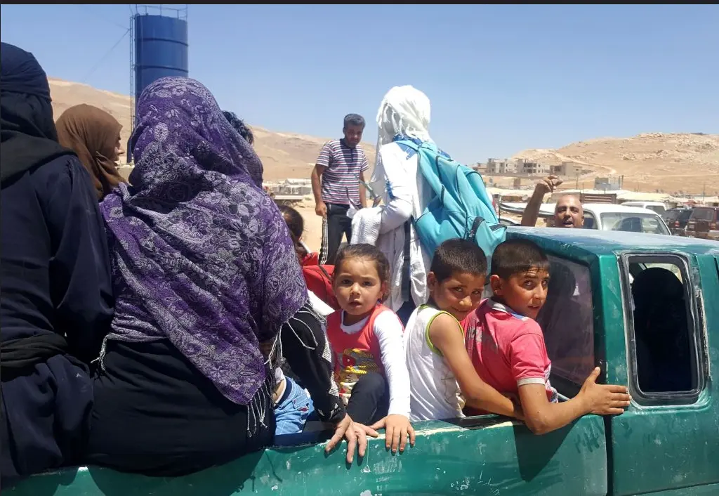 تصاعد التوتر يدفع آلاف اللاجئين السوريين للعودة من لبنان