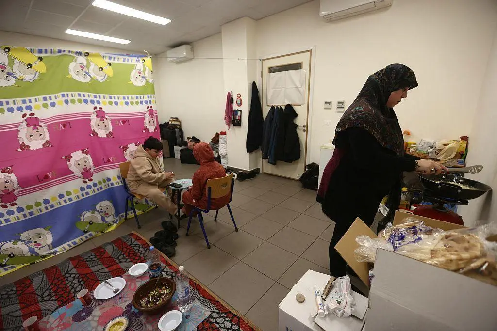 تصعيد خطير: إسرائيل تشن عملية عسكرية في لبنان وسط قلق متزايد