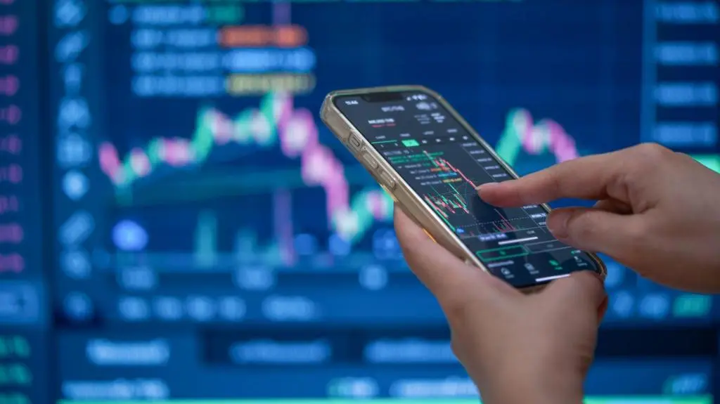 رهانات النفط المريبة: مئات الملايين تسبق إعلان ترامب وتثير شبح التسريب