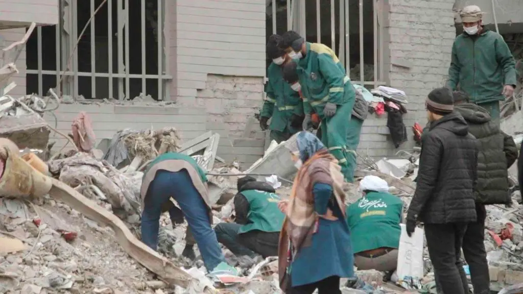 طهران تحت الركام: صرخة أم في وجه حرب متصاعدة تخلف ضحايا مدنيين