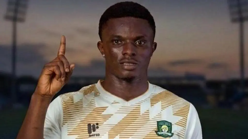 مأساة تهز الملاعب الغانية: مقتل لاعب كرة قدم بهجوم مسلح على حافلة فريقه