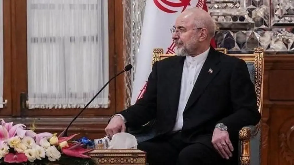 تصعيد وشيك: طهران تلوح بخنق المضيق وواشنطن تتوعد بعدم الابتزاز
