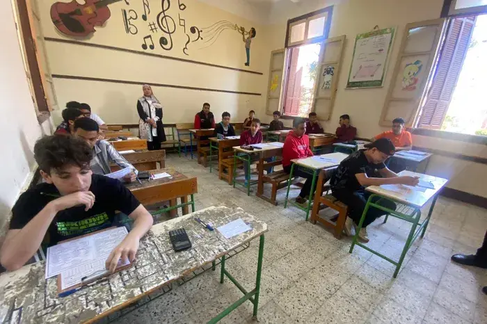 الثانوية العامة.. التعليم ترصد حالات غش إلكتروني بامتحان الإنجليزية