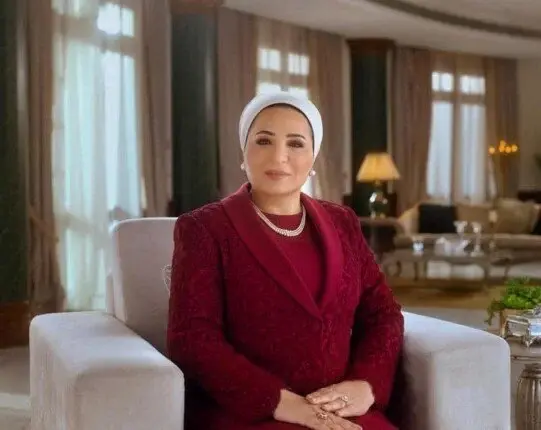 السيدة انتصار السيسي تهنئ أسيل أسامة بعد تتويجها بذهبية بطولة العالم لألعاب القوى
