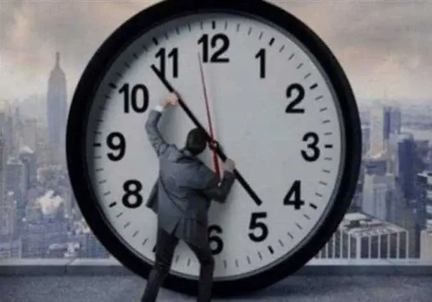 التوقيت الشتوي 2026.. موعد تأخير الساعة وغلق المحلات